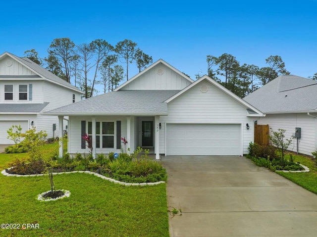 view of front of property featuring a front yard