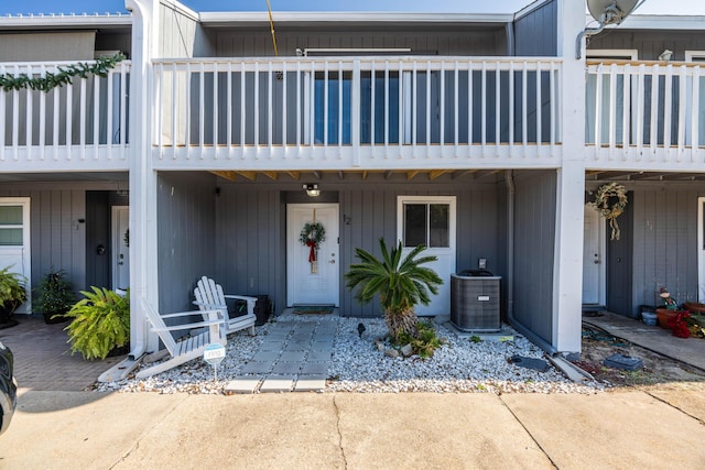 townhome / multi-family property featuring cooling unit and a balcony