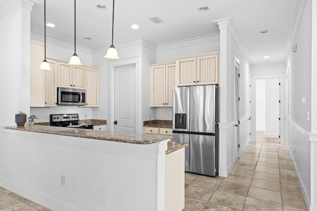 kitchen with kitchen peninsula, cream cabinetry, stainless steel appliances, and crown molding