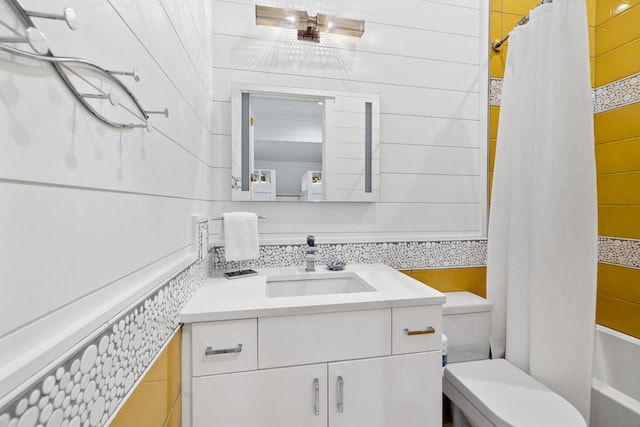 full bathroom featuring vanity, shower / bath combination with curtain, and toilet