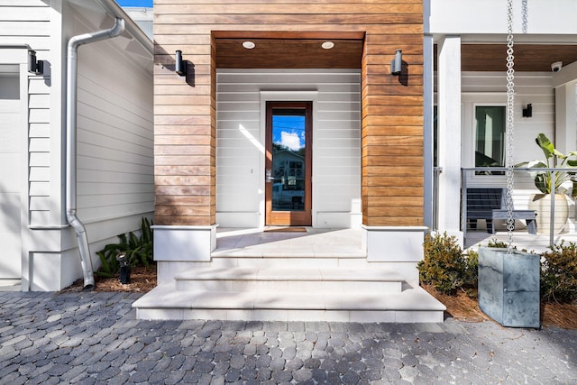 entrance to property featuring a porch