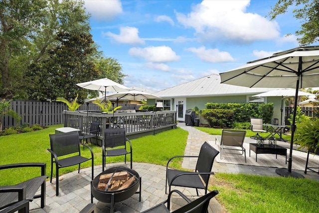 view of patio featuring an outdoor fire pit