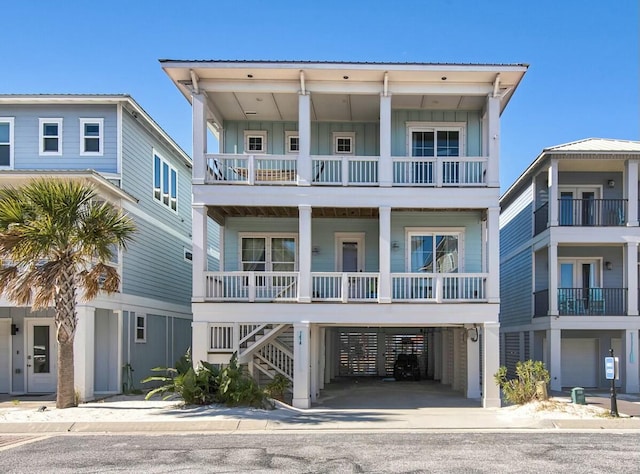 view of front facade featuring a carport