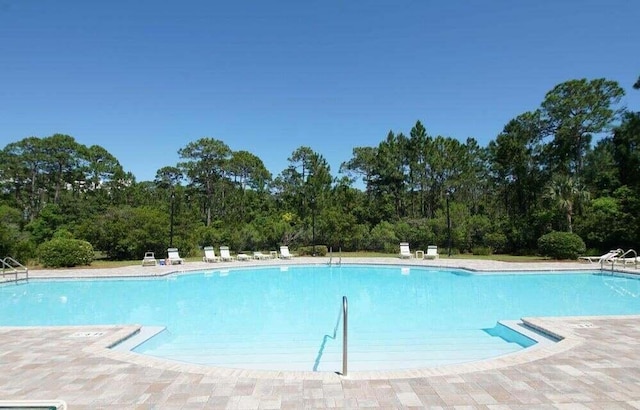 view of swimming pool