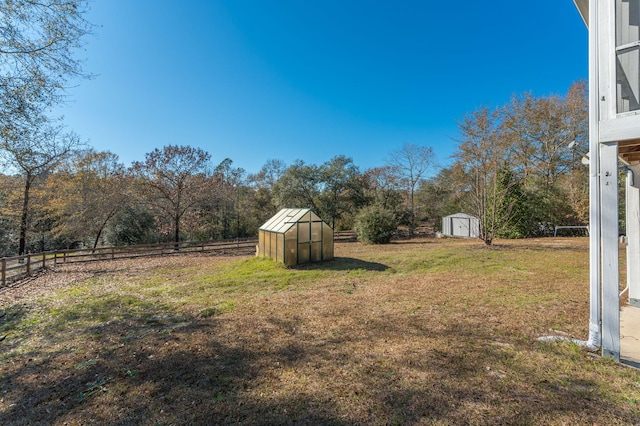 view of yard featuring a storage shed