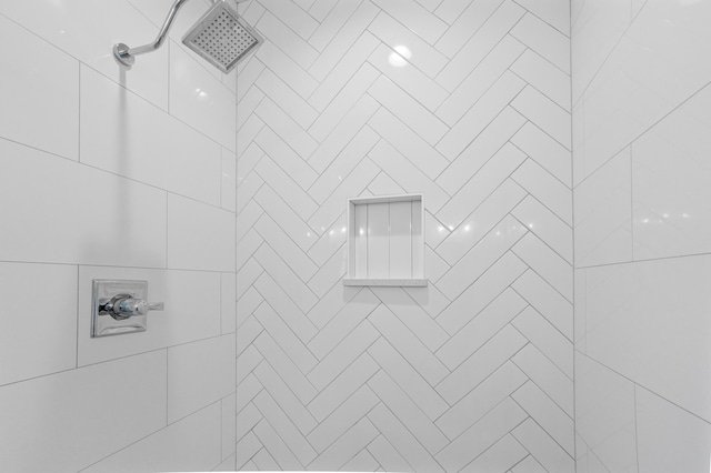 details featuring a tile shower