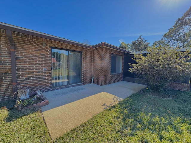 property entrance featuring a patio and a yard