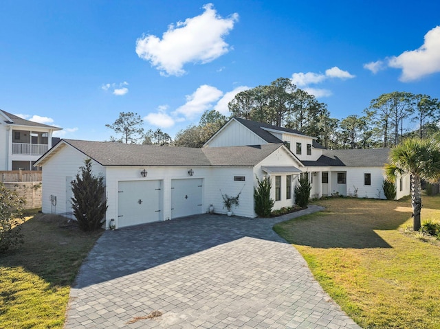 view of front facade featuring a front yard and a garage