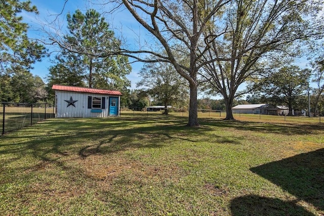 view of yard with a shed