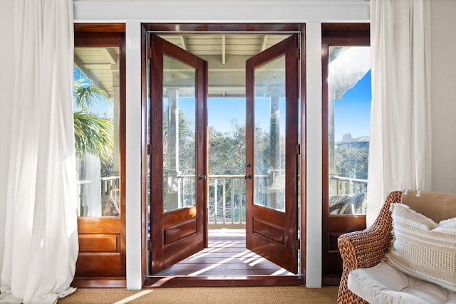 doorway to outside with carpet