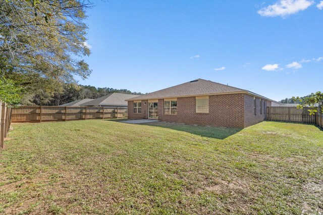 back of house featuring a lawn