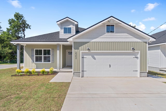 view of front of house featuring a garage and a front yard