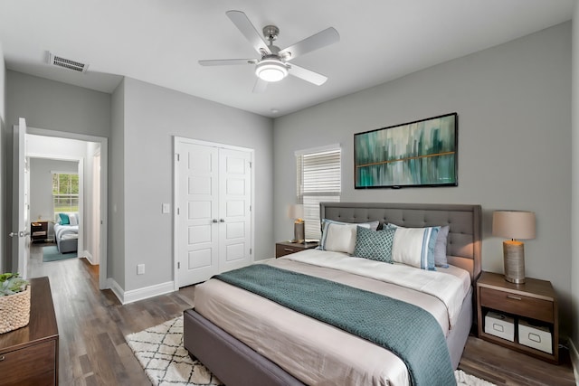 bedroom featuring dark hardwood / wood-style floors, ceiling fan, and a closet