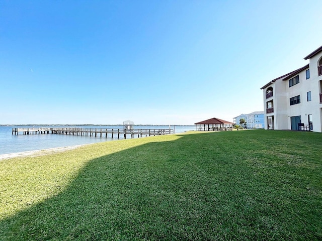 view of yard featuring a water view