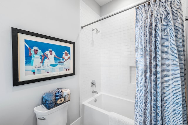 bathroom featuring shower / tub combo with curtain and toilet