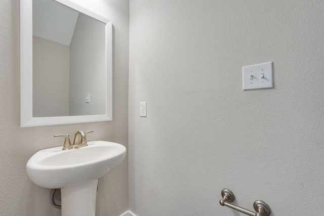 bathroom featuring sink