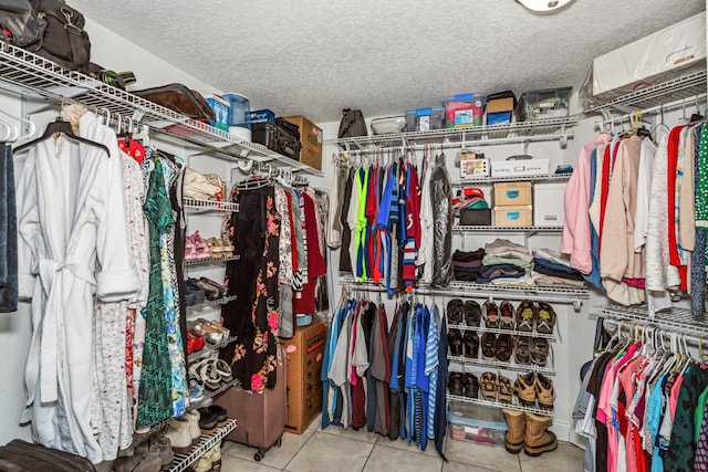 walk in closet featuring light tile patterned flooring