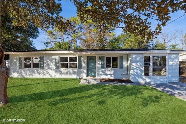 ranch-style home with a front lawn