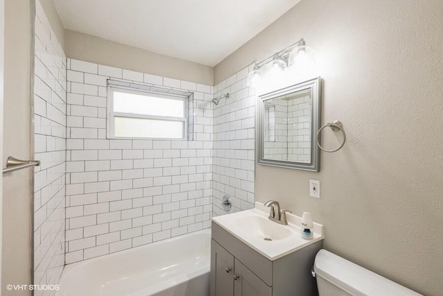 full bathroom with vanity, toilet, and tiled shower / bath