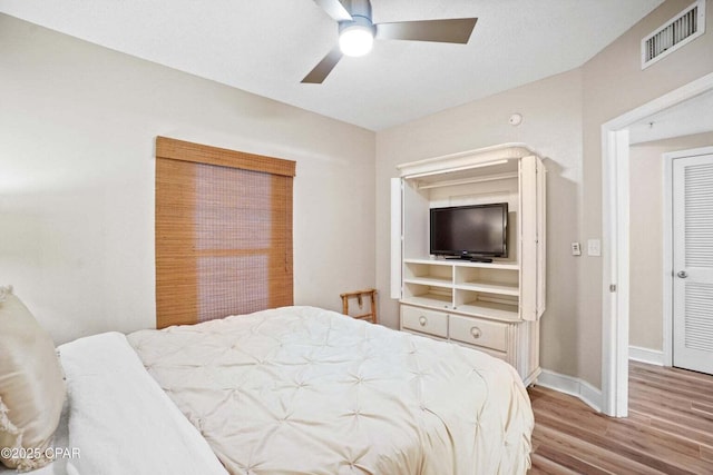 bedroom featuring a closet, light hardwood / wood-style flooring, and ceiling fan