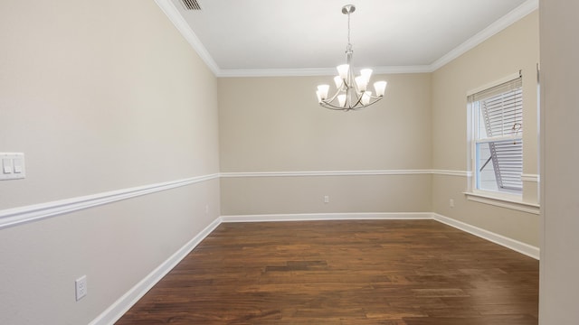 spare room featuring dark hardwood / wood-style flooring, ornamental molding, and a notable chandelier