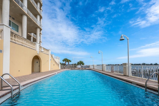 view of swimming pool