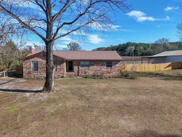 ranch-style house featuring a front yard