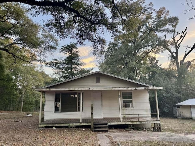 bungalow-style house featuring covered porch