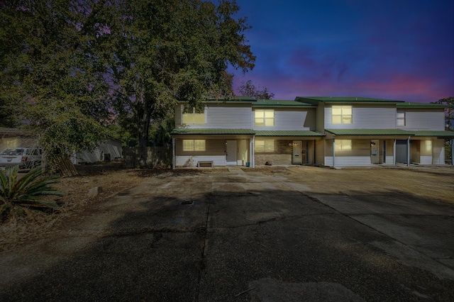 view of front of property