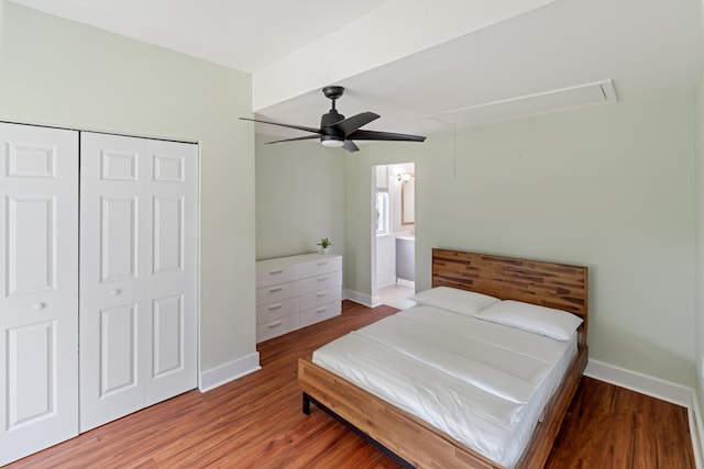 bedroom with hardwood / wood-style flooring, ceiling fan, and a closet