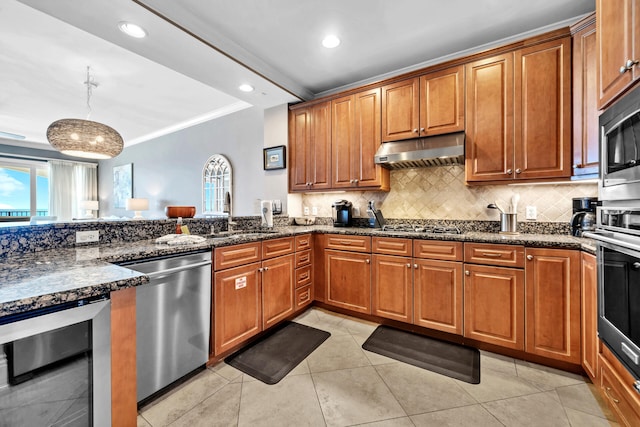 kitchen with tasteful backsplash, stainless steel appliances, crown molding, sink, and wine cooler