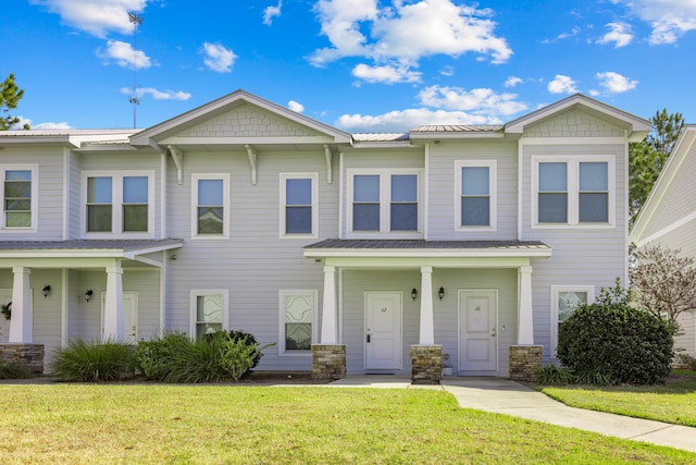 view of front of house with a front lawn