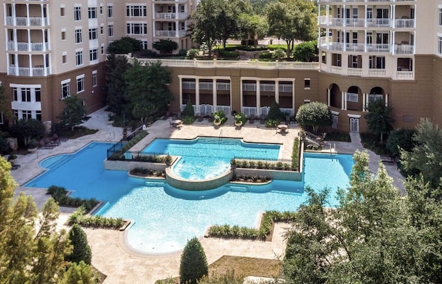 view of swimming pool