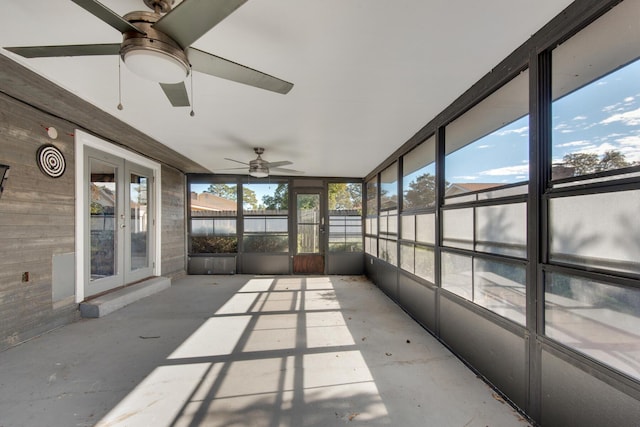 unfurnished sunroom with a healthy amount of sunlight and ceiling fan