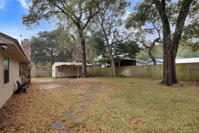 view of yard featuring a storage unit