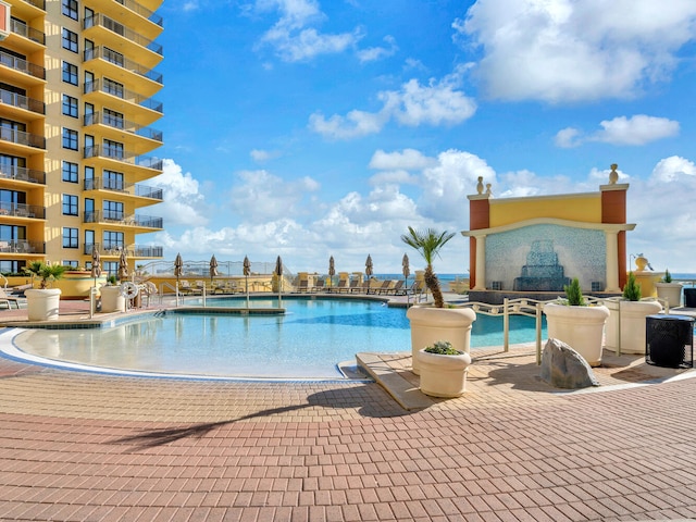 view of swimming pool