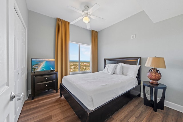 bedroom with ceiling fan, dark hardwood / wood-style floors, and a closet