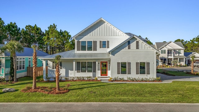 view of front of house featuring a front lawn