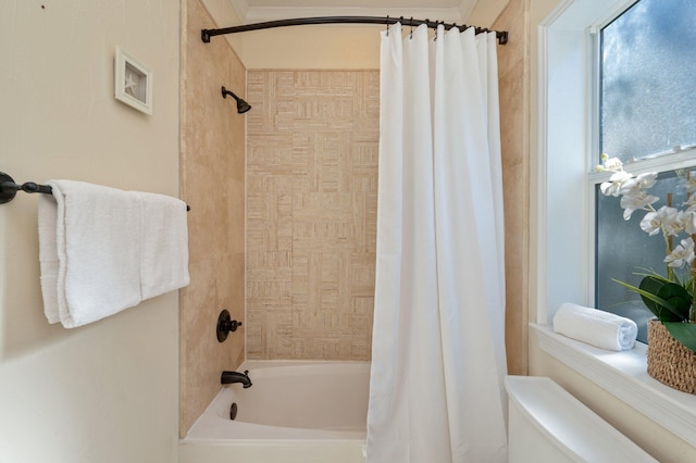 bathroom with shower / tub combo with curtain