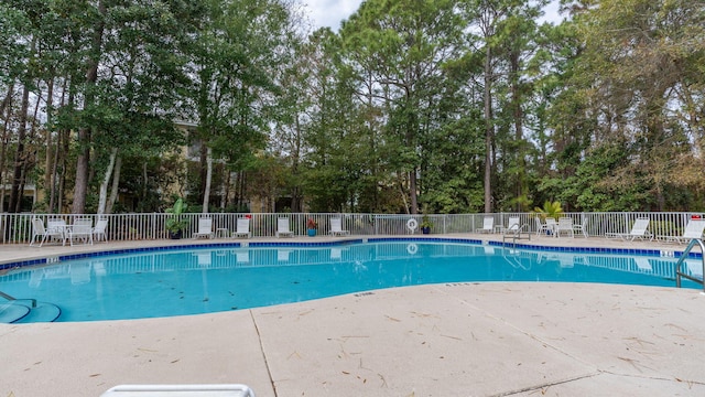 view of swimming pool