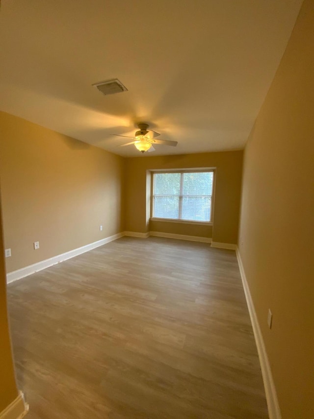 unfurnished room featuring wood-type flooring and ceiling fan