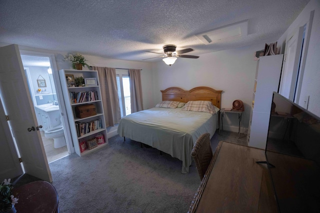 bedroom with carpet flooring, ceiling fan, a textured ceiling, and connected bathroom