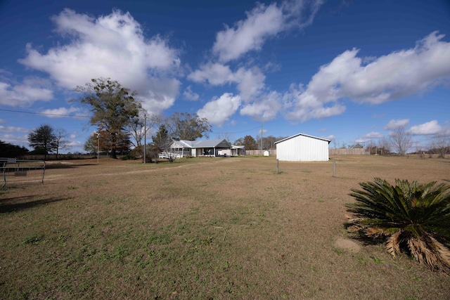 view of yard featuring a rural view