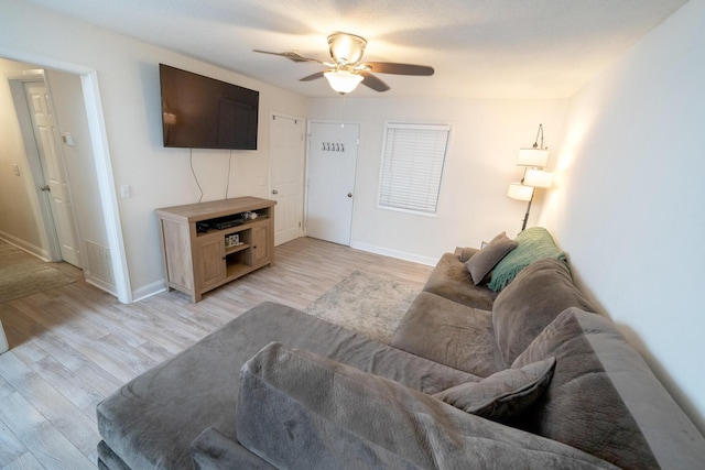 living room featuring light hardwood / wood-style floors and ceiling fan