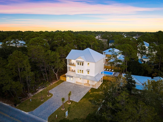 view of aerial view at dusk