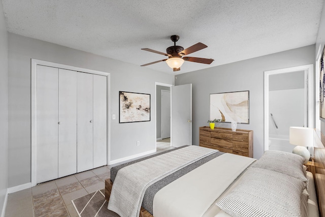 bedroom featuring ceiling fan, a textured ceiling, and a closet