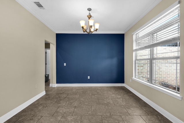 empty room with crown molding and a notable chandelier