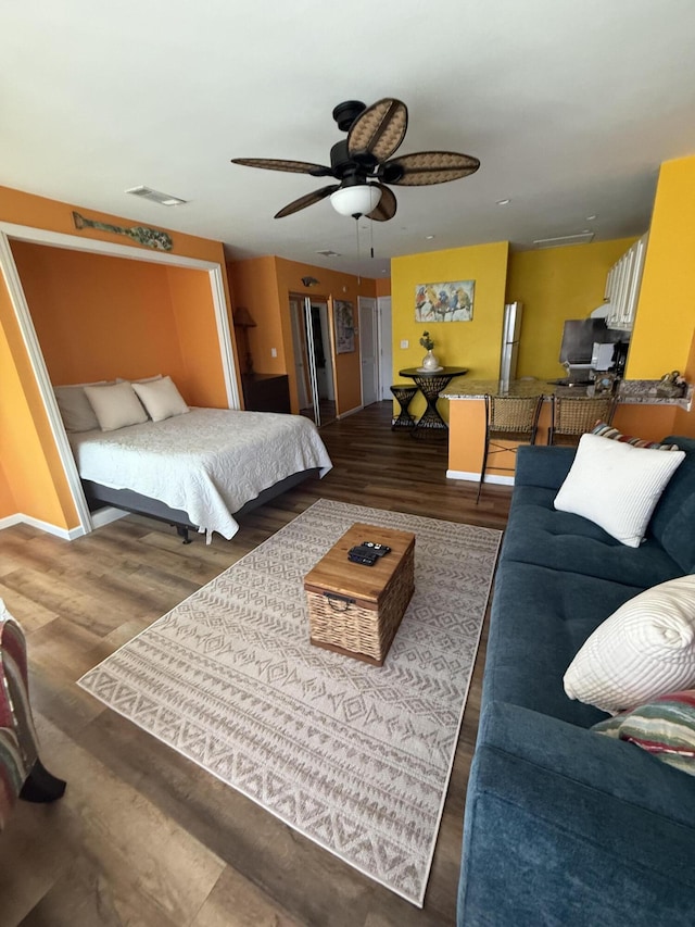 775 Gulf Shore Dr Unit 8224, Destin, FL 32541 - bedroom featuring baseboards, wood finished floors, and visible vents