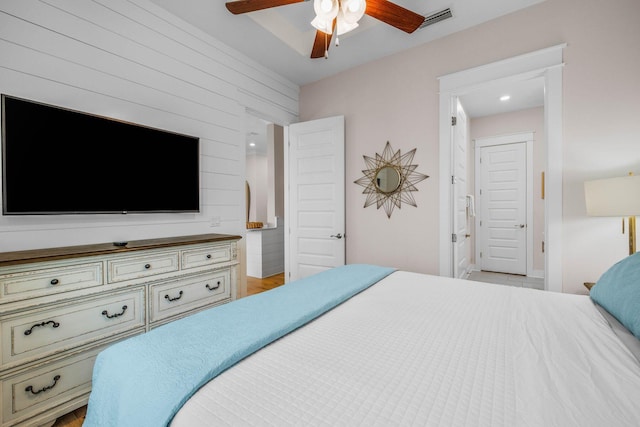 bedroom featuring ceiling fan