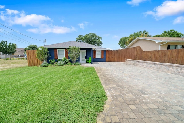 ranch-style home with a front yard